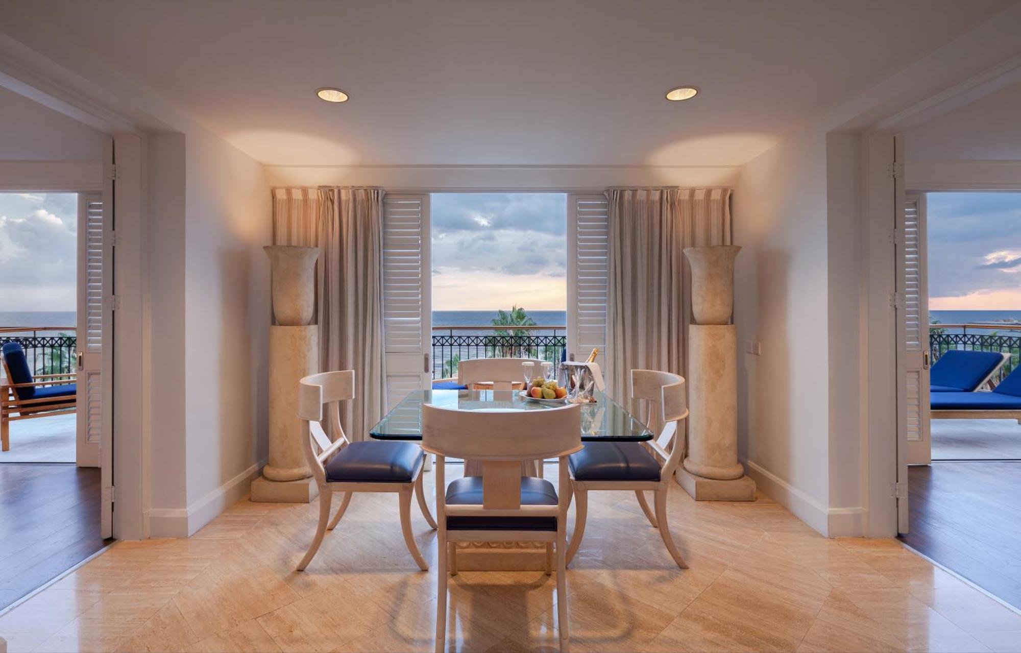 Annabelle Hotel Paphos Exterior photo A dining room